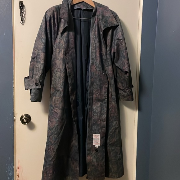 Beautiful Vintage London fog Woman’s gray floral Coat! - Picture 2 of 6